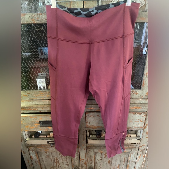 Lululemon capris - Picture 1 of 5